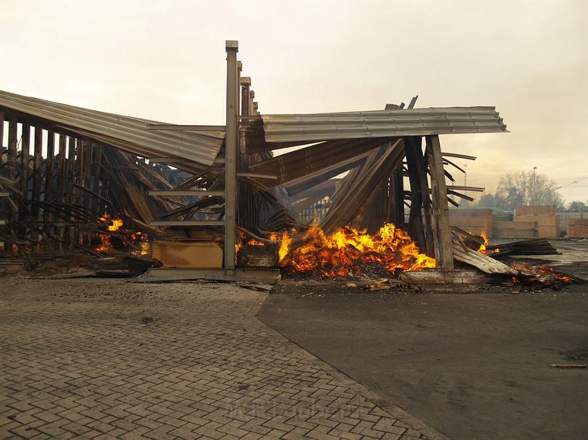 Grossbrand Holzlager Siegburg Industriestr P254.JPG